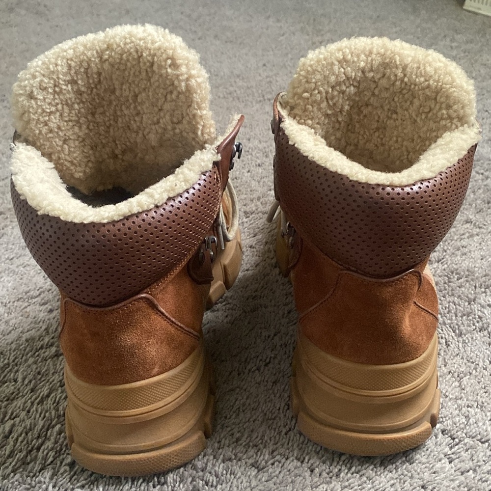 GUCCI FLASH TREK SHEARING BOOTS 🥾 91/2 - Picture 11 of 11